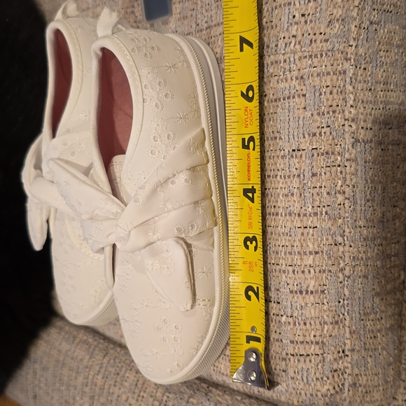 OSHKOSH BRAND TODDLER GIRLS WHITE SLIP-ON EYELET SNEAKERS SIZE 11 - Picture 14 of 15